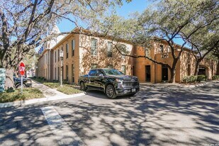 7711 Broadway in San Antonio, TX - Building Photo