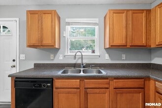 9465 Lakeview Rd in Union City, GA - Building Photo - Building Photo