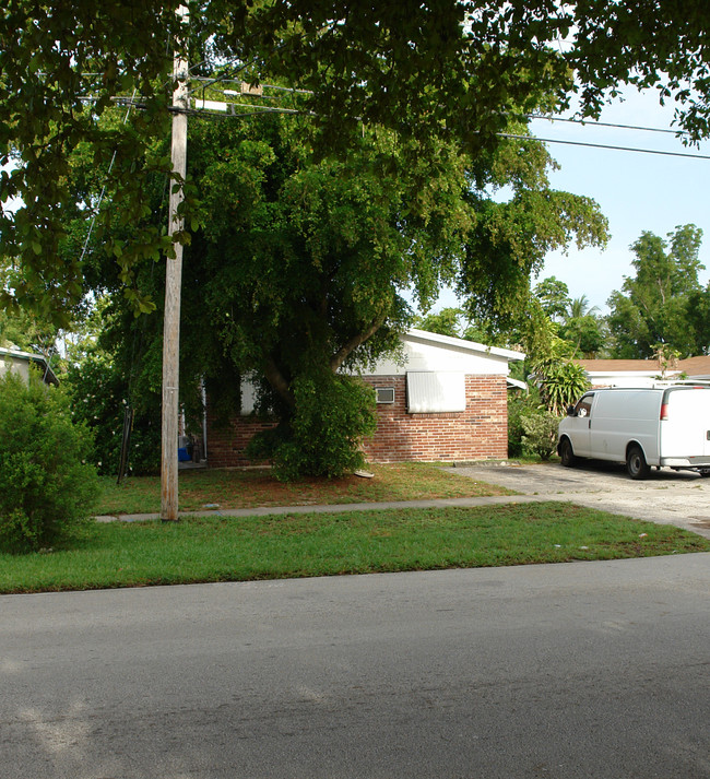 1481 NW 60th Ave in Fort Lauderdale, FL - Building Photo - Building Photo