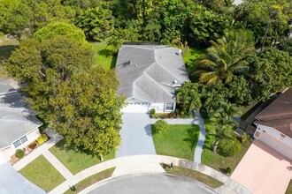 118 Churchill Dr in Royal Palm Beach, FL - Building Photo - Building Photo