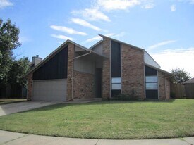 600 Fire Light Dr in Moore, OK - Building Photo