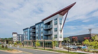 606 Nc Music Factory Boulevard, Unit A8 in Charlotte, NC - Building Photo