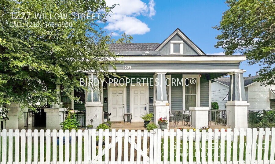 1227 Willow St in San Antonio, TX - Building Photo