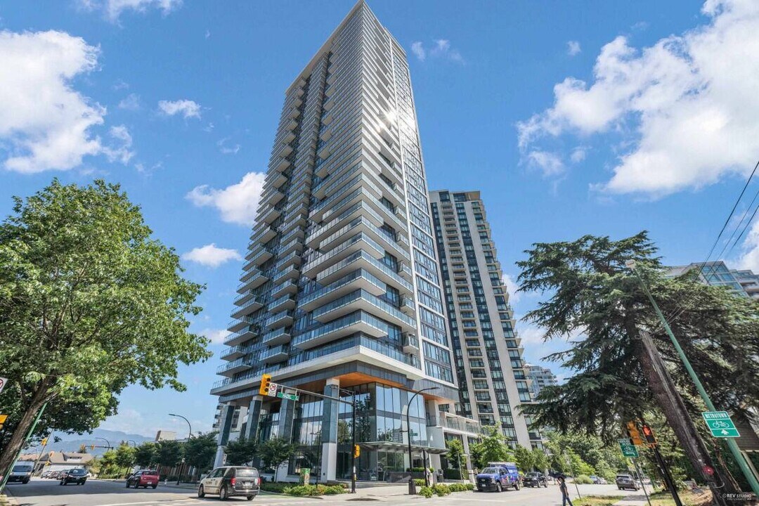 4711 Hazel St in Burnaby, BC - Building Photo