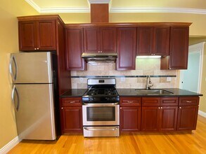 1524 Bay St, Unit #B in Alameda, CA - Foto de edificio - Building Photo