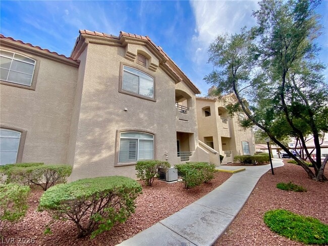 property at 5415 W Harmon Ave