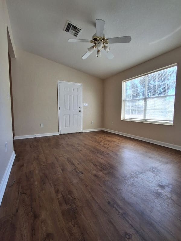 5560 61st St N in St. Petersburg, FL - Building Photo - Building Photo