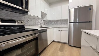 9705 Hammocks Blvd in Miami, FL - Building Photo