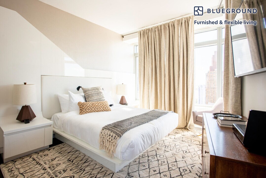 123 Washington St in New York, NY - Building Photo