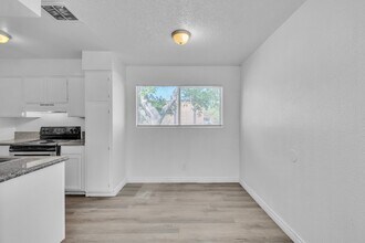 2508 E Mesquite Ave in Las Vegas, NV - Building Photo - Building Photo