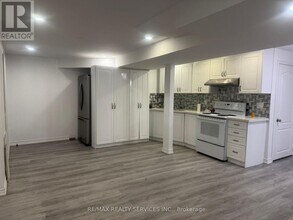 20 Driscoll Dr in Brampton, ON - Building Photo - Building Photo