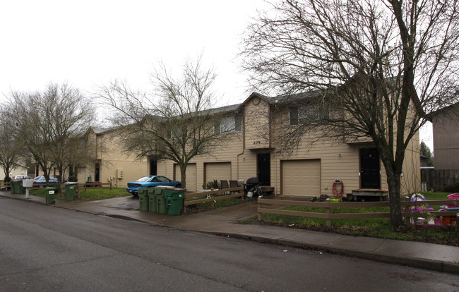 601 E 10th St in Newberg, OR - Building Photo - Building Photo