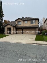 4952 Ridgeview Dr in Antioch, CA - Building Photo - Building Photo