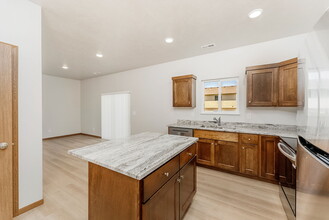 Sundance Ridge Townhomes in Sioux Falls, SD - Building Photo - Building Photo