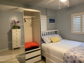 117 NW 47th Ter, Unit Apt B in Miami, FL - Building Photo - Building Photo