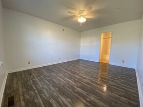 106 Grant Ave in Oak Grove, KY - Foto de edificio - Building Photo