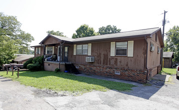 Midlake Apartments in Knoxville, TN - Building Photo - Building Photo