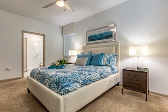 The Point at Bella Grove in Sarasota, FL - Foto de edificio - Interior Photo
