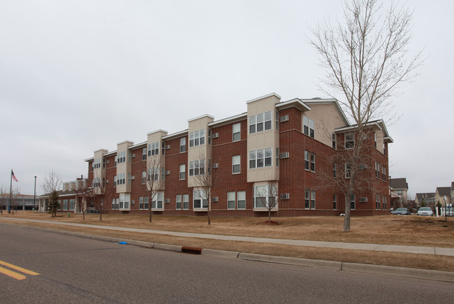 Arbor Lakes Commons in Maple Grove, MN - Foto de edificio - Building Photo