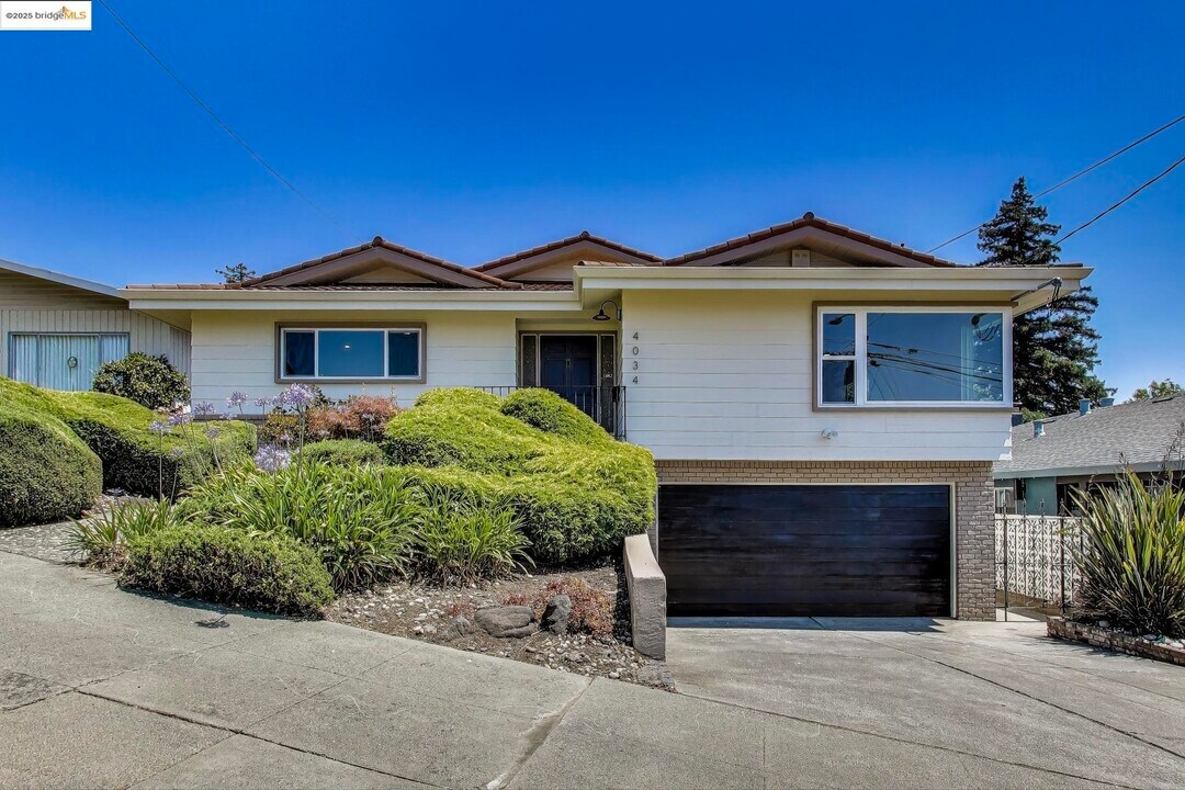 4034 Rhoda Ave in Oakland, CA - Building Photo