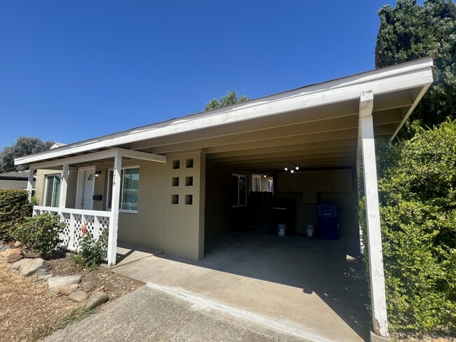 174 Price Way in Folsom, CA - Foto de edificio - Building Photo