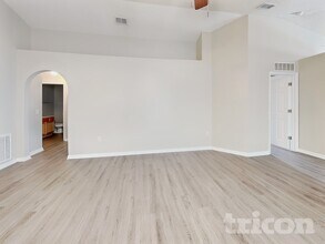 13822 Gentle Woods Ave in Riverview, FL - Foto de edificio - Building Photo