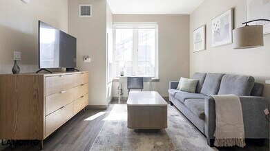 1850 NW Front Ave, Unit 322 in Portland, OR - Building Photo - Building Photo