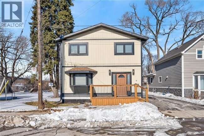 9 Bayside Ave in Hamilton, ON - Building Photo - Building Photo