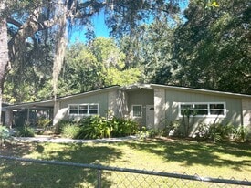 1026 NE 31st Ave in Gainesville, FL - Building Photo