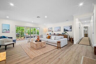 2421 SW 29th Way in Fort Lauderdale, FL - Building Photo - Building Photo