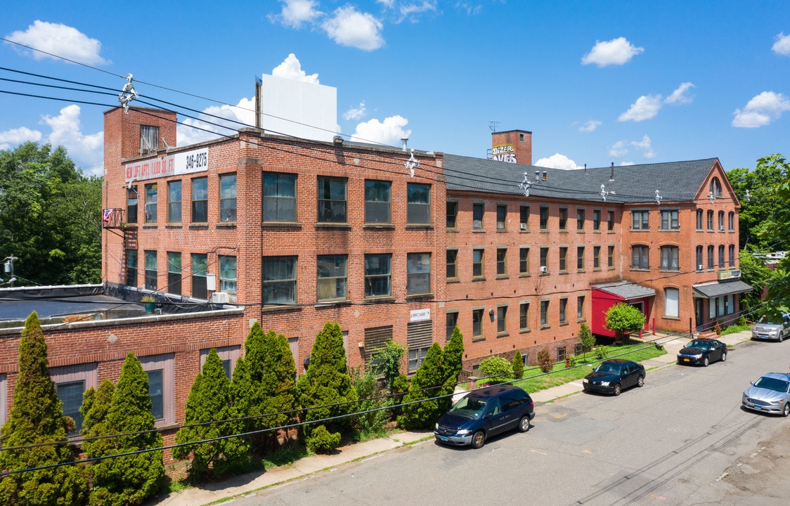 Meriden Mill in Meriden, CT - Foto de edificio