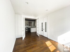 410 Eastern Pkwy in Brooklyn, NY - Building Photo - Building Photo