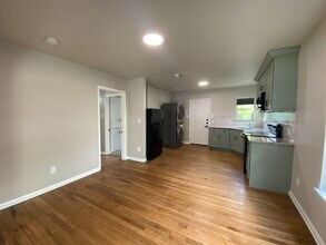534 W Olmos Dr in San Antonio, TX - Building Photo - Building Photo
