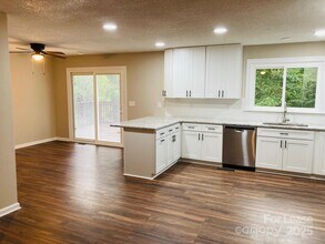 2177 Lynmore Dr in Sherrills Ford, NC - Building Photo - Building Photo