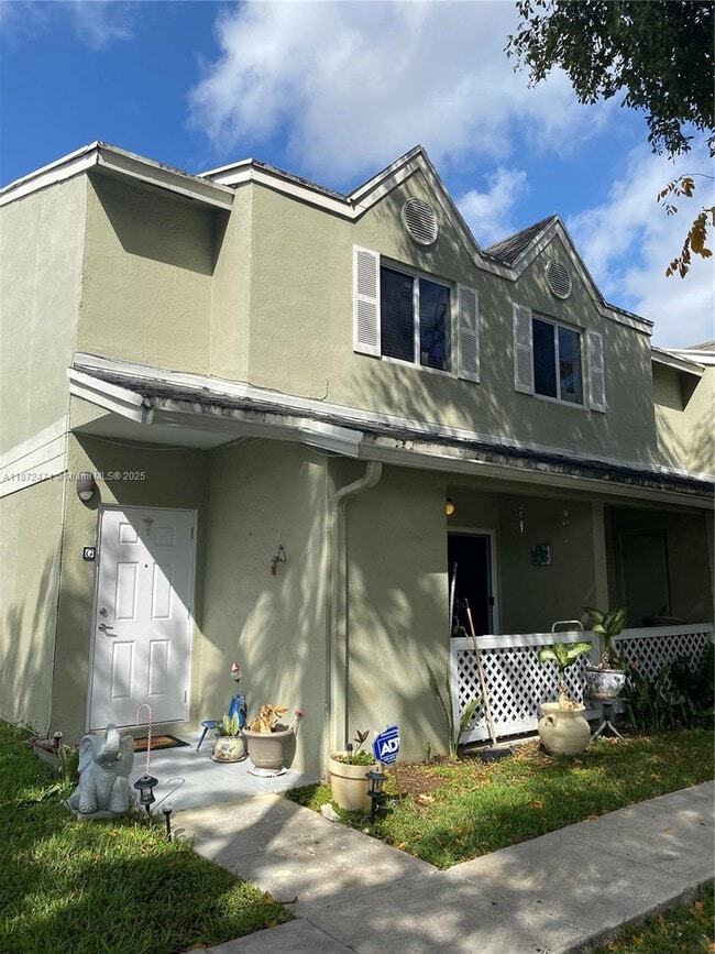 17455 NW 67th Ct in Hialeah, FL - Building Photo - Building Photo