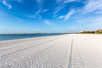 260 Seaview Ct in Marco Island, FL - Building Photo - Building Photo