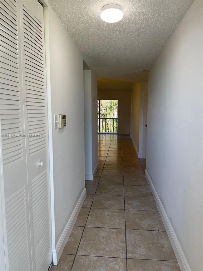 8001 Fairview Dr, Unit 206 in Tamarac, FL - Building Photo - Building Photo