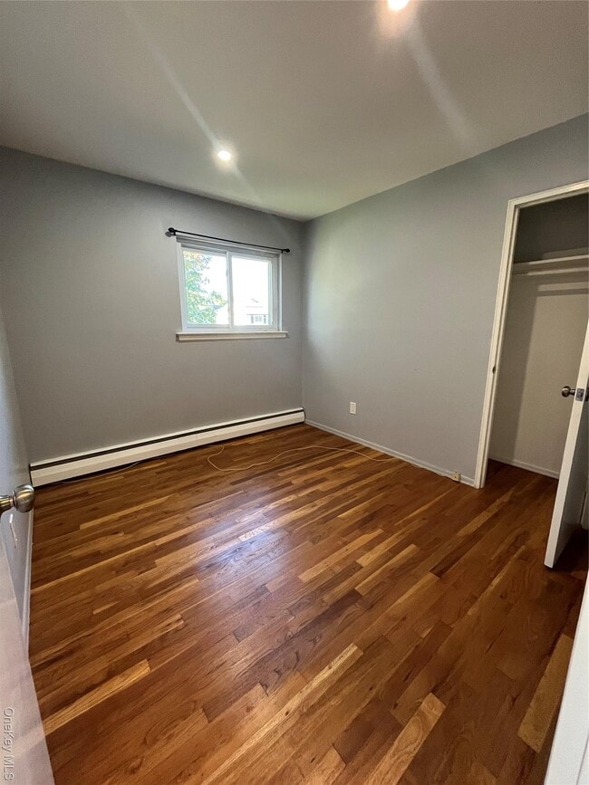17 Winfield Ave in Brentwood, NY - Building Photo - Building Photo