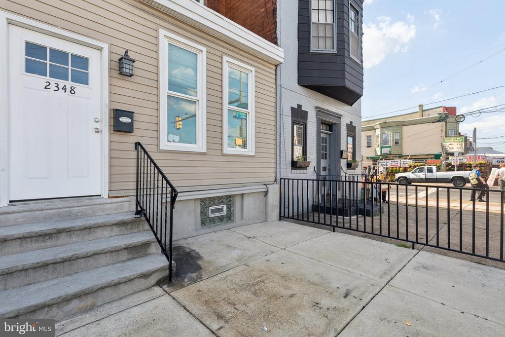 2348 E Allegheny Ave in Philadelphia, PA - Building Photo
