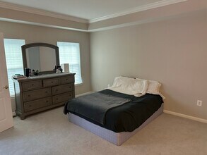 7121 Little Thames Drive in Gainesville, VA - Foto de edificio - Building Photo