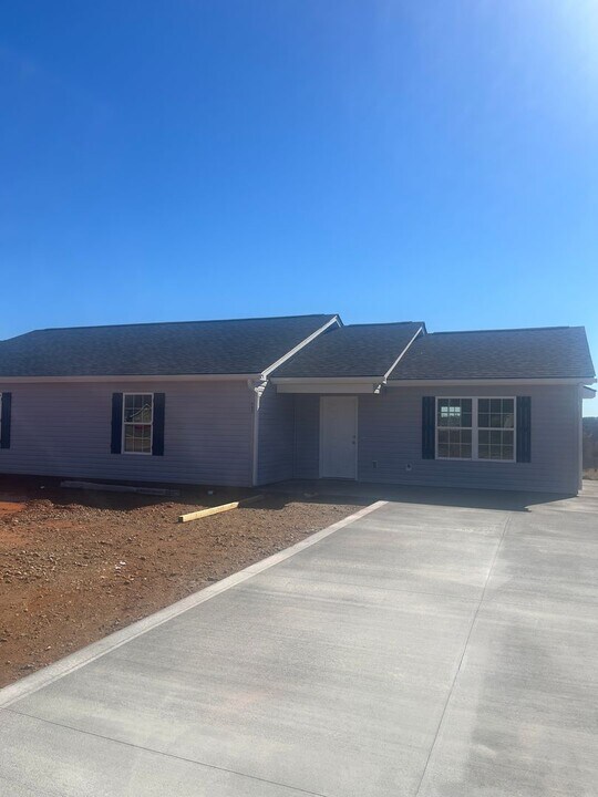 492 State Rd S-42-2289 in Greer, SC - Building Photo