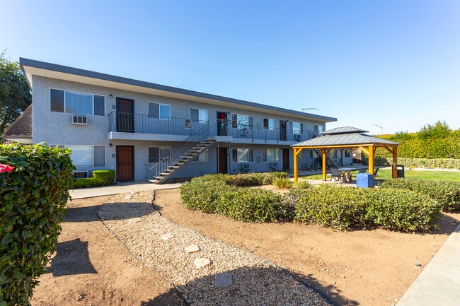 Oakdale Apartments in El Cajon, CA - Foto de edificio - Building Photo