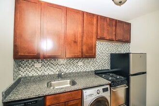 555 W Arlington in Chicago, IL - Foto de edificio - Building Photo