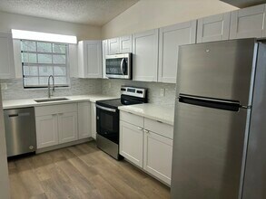 301 Olivewood Pl in Boca Raton, FL - Building Photo - Building Photo
