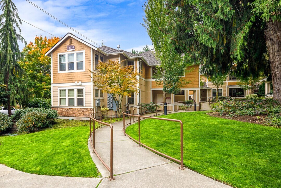 8535 Avondale Rd NE in Redmond, WA - Building Photo