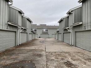 6857 Greenway Chase St in Houston, TX - Foto de edificio - Building Photo