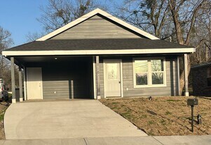 806 Park St in Commerce, TX - Building Photo