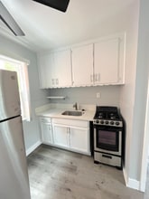 2403 Louella Ave-Unit -3 in Los Angeles, CA - Foto de edificio - Building Photo