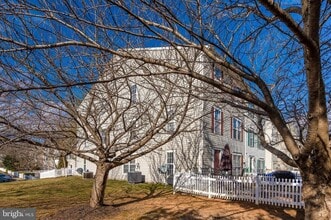 19033 Lark Song Terrace in Germantown, MD - Building Photo - Building Photo