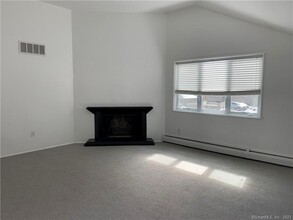 11 Byrne Ct in Farmington, CT - Building Photo - Building Photo